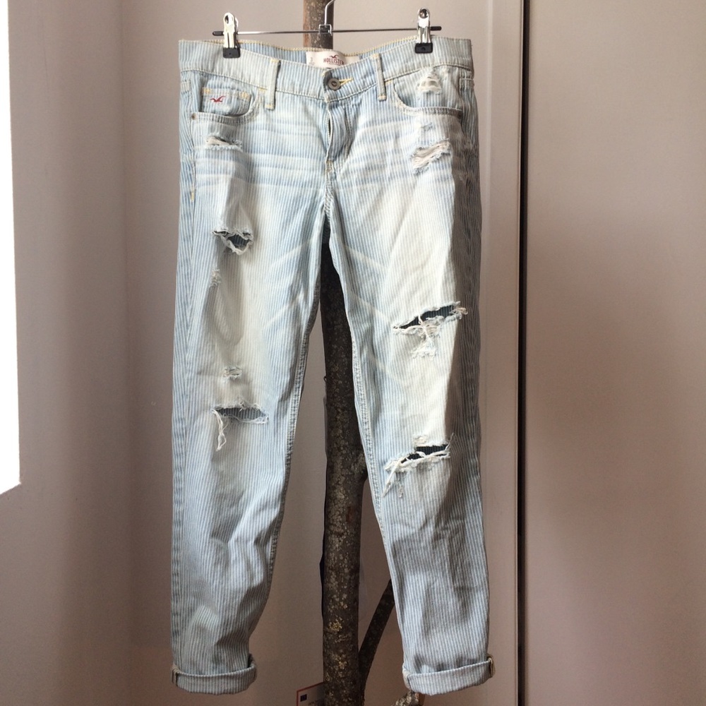 Brand New HOLLISTER ripped boyfriend jeans